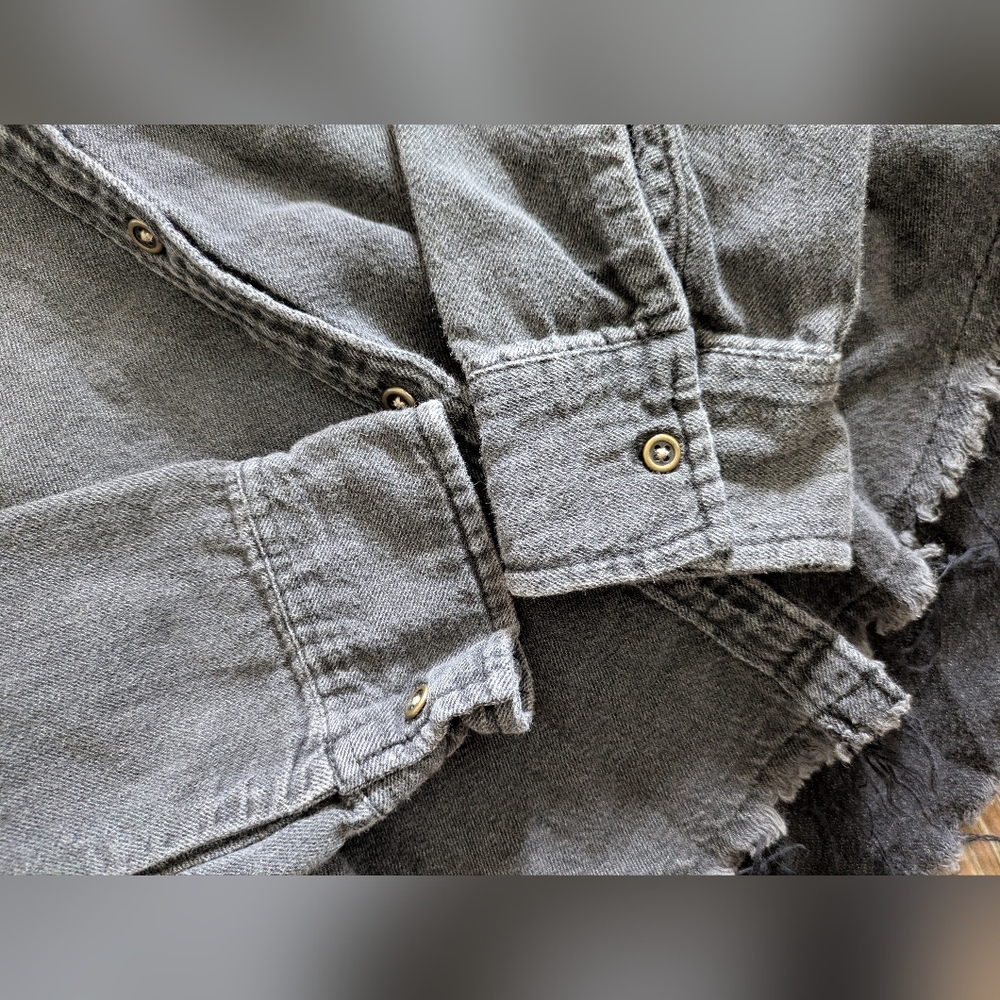 Hollister Black Button Up Long Sleeve Collared Denim Over Shirt Distressed XS - Picture 5 of 8